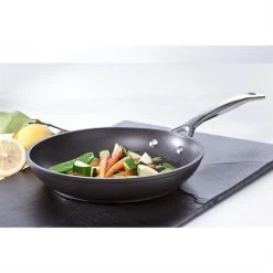 Le Creuset Poêle 20 Cm Les Forgées 7 Le Creuset Poêle 20 Cm Les Forgées -Fine Kitchenware 23102 1 2 Poele 20 cm Les Forgees Le Creuset