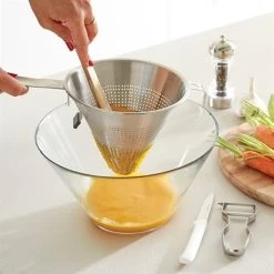 Chinois De Cuisine En Inox 18cm 7 Chinois De Cuisine En Inox 18cm -Fine Kitchenware 870003 2 3 Chinois de cuisine en inox 18cm Mathon