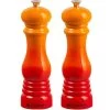 Le Creuset Set Moulins à Poivre Et à Sel Volcanique 2 Le Creuset Set Moulins à Poivre Et à Sel Volcanique -Fine Kitchenware 889006 0 1 Set moulins a poivre et a sel Volcanique Le Creuset